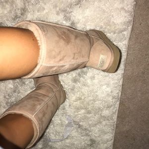 perfect condition mushroom tall uggs
